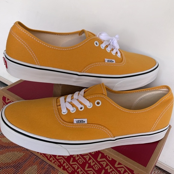 Vans Men’s Authentic Color Theory Golden Glow
VN000BW5LSV
Sneakers - Picture 10 of 16